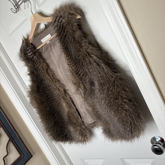 New York & Company Faux Fur Vest in Rich Brown - Picture 5 of 6